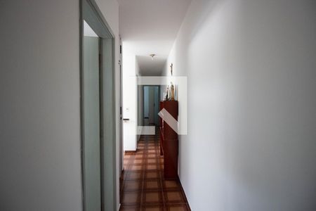 Casa à venda com 162m², 5 quartos e 2 vagas Casa à venda com 162m², 5 quartos e 2 vagasCorredor