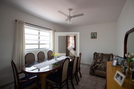 Casa à venda com 162m², 5 quartos e 2 vagas Casa à venda com 162m², 5 quartos e 2 vagasSala de Jantar