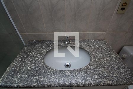 Apartamento para alugar com 70m², 2 quartos e 1 vaga Apartamento para alugar com 70m², 2 quartos e 1 vagaBanheiro da Suíte