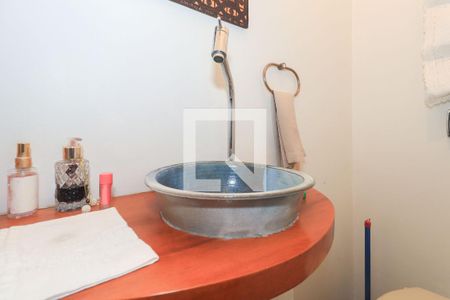 Casa à venda com 300m², 4 quartos e 2 vagas Casa à venda com 300m², 4 quartos e 2 vagasLavabo