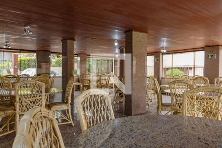 Apartamento à venda com 310m², 3 quartos e 3 vagas Apartamento à venda com 310m², 3 quartos e 3 vagasÁrea comum - Salão de festas