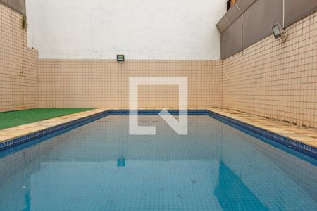 Apartamento à venda com 310m², 3 quartos e 3 vagas Apartamento à venda com 310m², 3 quartos e 3 vagasÁrea comum - Piscina