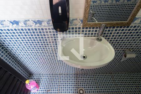 Casa à venda com 384m², 4 quartos e 7 vagas Casa à venda com 384m², 4 quartos e 7 vagasLavabo 3