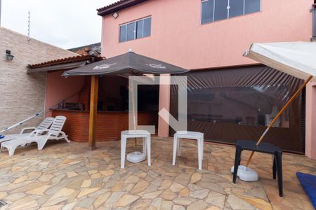 Casa à venda com 384m², 4 quartos e 7 vagas Casa à venda com 384m², 4 quartos e 7 vagasPiscina