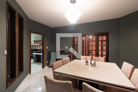 Casa à venda com 384m², 4 quartos e 7 vagas Casa à venda com 384m², 4 quartos e 7 vagasSala de Jantar