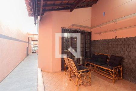 Casa à venda com 384m², 4 quartos e 7 vagas Casa à venda com 384m², 4 quartos e 7 vagasÁrea Externa