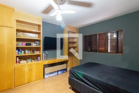 Casa à venda com 384m², 4 quartos e 7 vagas Casa à venda com 384m², 4 quartos e 7 vagasQuarto 4