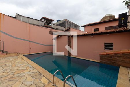 Casa à venda com 384m², 4 quartos e 7 vagas Casa à venda com 384m², 4 quartos e 7 vagasPiscina