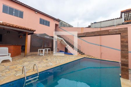 Casa à venda com 384m², 4 quartos e 7 vagas Casa à venda com 384m², 4 quartos e 7 vagasPiscina