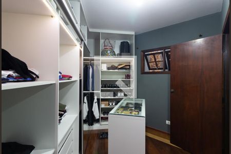 Casa à venda com 384m², 4 quartos e 7 vagas Casa à venda com 384m², 4 quartos e 7 vagasCloset