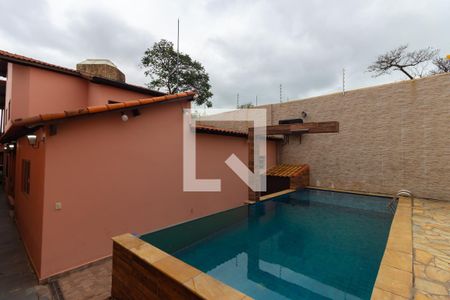 Casa à venda com 384m², 4 quartos e 7 vagas Casa à venda com 384m², 4 quartos e 7 vagasPiscina