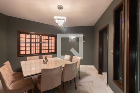 Casa à venda com 384m², 4 quartos e 7 vagas Casa à venda com 384m², 4 quartos e 7 vagasSala de Jantar