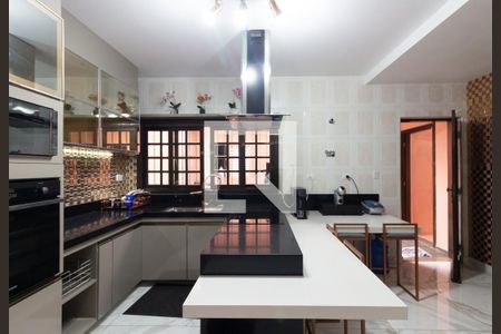 Casa à venda com 384m², 4 quartos e 7 vagas Casa à venda com 384m², 4 quartos e 7 vagasCozinha