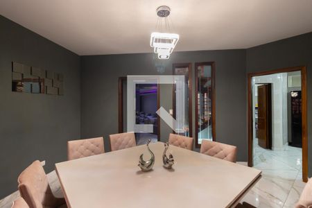 Casa à venda com 384m², 4 quartos e 7 vagas Casa à venda com 384m², 4 quartos e 7 vagasSala de Jantar