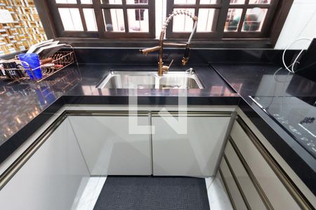 Casa à venda com 384m², 4 quartos e 7 vagas Casa à venda com 384m², 4 quartos e 7 vagasCozinha