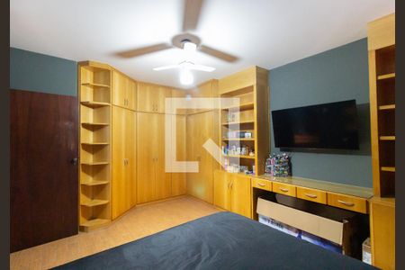 Casa à venda com 384m², 4 quartos e 7 vagas Casa à venda com 384m², 4 quartos e 7 vagasQuarto 4