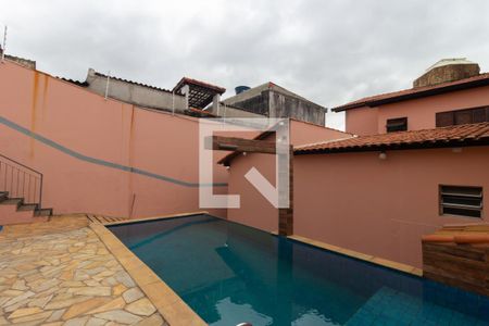 Casa à venda com 384m², 4 quartos e 7 vagas Casa à venda com 384m², 4 quartos e 7 vagasPiscina