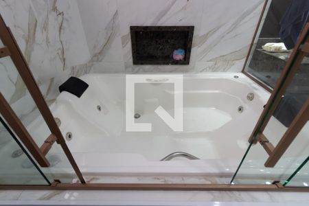 Casa à venda com 384m², 4 quartos e 7 vagas Casa à venda com 384m², 4 quartos e 7 vagasBanheiro da Suíte