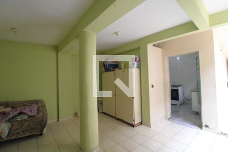 Casa à venda com 178m², 4 quartos e 2 vagasFundos da casa