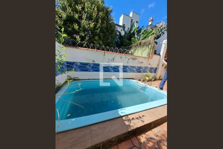 Casa à venda com 217m², 3 quartos e 3 vagas