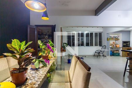 Casa à venda com 320m², 5 quartos e 3 vagas Casa à venda com 320m², 5 quartos e 3 vagasCozinha