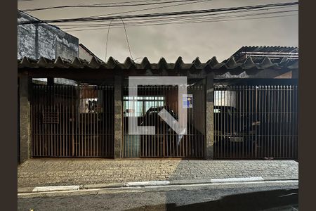 Casa à venda com 320m², 5 quartos e 3 vagas Casa à venda com 320m², 5 quartos e 3 vagasFachada