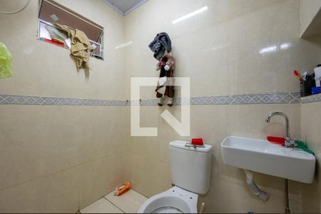 Casa à venda com 100m², 3 quartos e 2 vagasBanheiro suíte 3