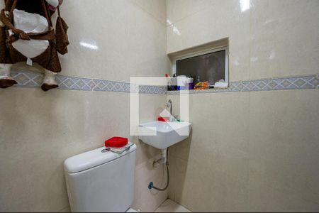 Casa à venda com 100m², 3 quartos e 2 vagasBanheiro suíte 3