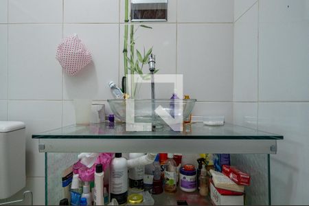 Casa à venda com 100m², 3 quartos e 2 vagasBanheiro suíte 1