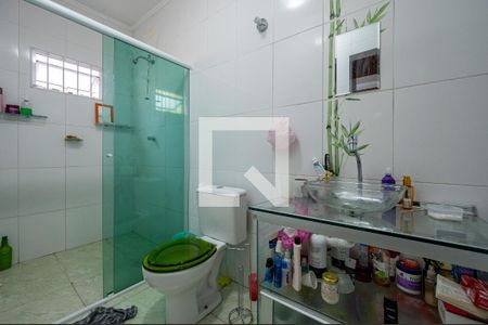 Casa à venda com 100m², 3 quartos e 2 vagasBanheiro suíte 1