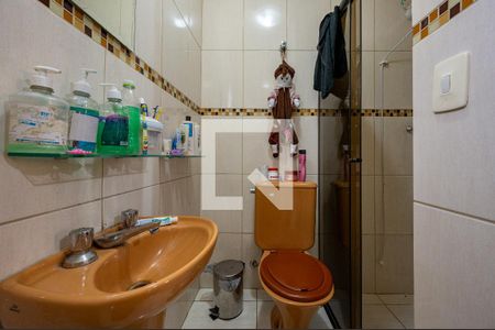 Casa à venda com 100m², 3 quartos e 2 vagasBanheiro suíte 2