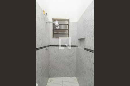 Banheiro de kitnet/studio para alugar com 1 quarto, 30m² em Bonsucesso, Rio de Janeiro