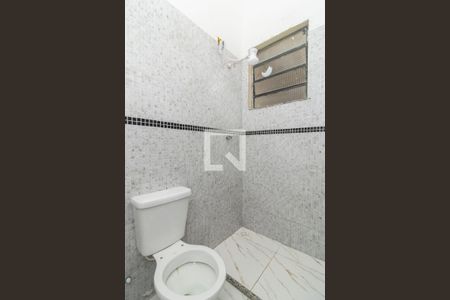 Banheiro de kitnet/studio para alugar com 1 quarto, 30m² em Bonsucesso, Rio de Janeiro