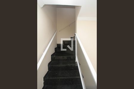 Casa à venda com 160m², 3 quartos e 8 vagasEscada