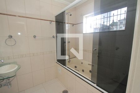 Casa à venda com 160m², 3 quartos e 8 vagasBanheiro da Suite