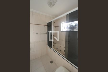 Casa à venda com 160m², 3 quartos e 8 vagasBanheiro da Suite