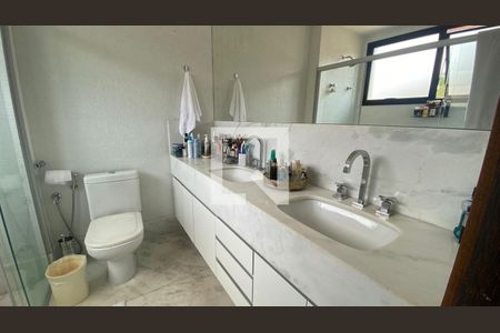 Apartamento à venda com 400m², 4 quartos e 4 vagasBanheiro da Suíte 1