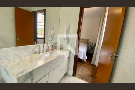 Apartamento à venda com 400m², 4 quartos e 4 vagasBanheiro da Suíte 2