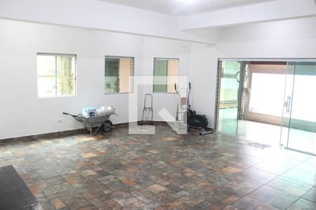 Sala de casa para alugar com 5 quartos, 230m² em Vila Cascatinha, São Vicente