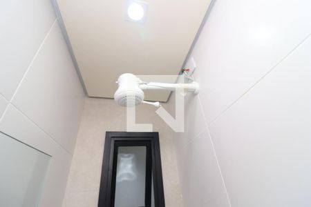 Banheiro de kitnet/studio para alugar com 1 quarto, 20m² em Vila Gomes Cardim, São Paulo