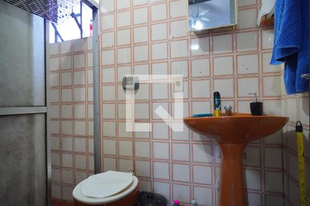 Banheiro  de kitnet/studio à venda com 1 quarto, 27m² em Petrópolis, Porto Alegre