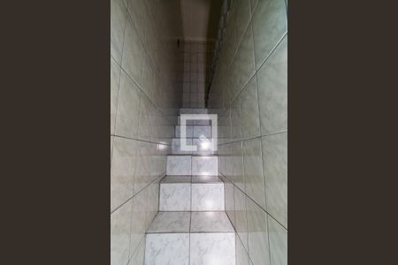 Casa para alugar com 68m², 2 quartos e 1 vagaEscada