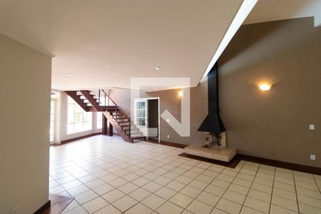 Sala de casa de condomínio para alugar com 4 quartos, 400m² em Sítios de Recreio Gramado, Campinas