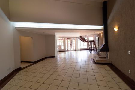 Sala de casa de condomínio para alugar com 4 quartos, 400m² em Sítios de Recreio Gramado, Campinas