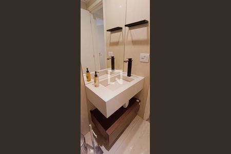 Apartamento para alugar com 70m², 2 quartos e 2 vagas Apartamento para alugar com 70m², 2 quartos e 2 vagasBanheiro