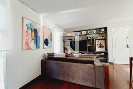 Sala de TV de apartamento à venda com 3 quartos, 140m² em Cambuí, Campinas