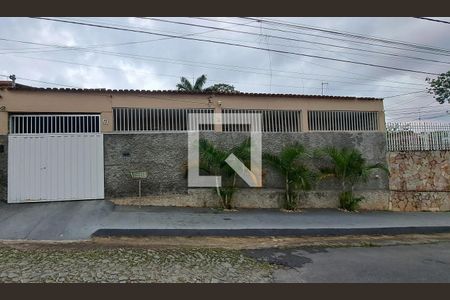 Casa para alugar com 78m², 2 quartos e 2 vagasFachada