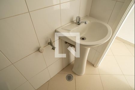 Banheiro de kitnet/studio para alugar com 1 quarto, 33m² em República, São Paulo