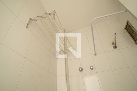 Banheiro de kitnet/studio para alugar com 1 quarto, 33m² em República, São Paulo