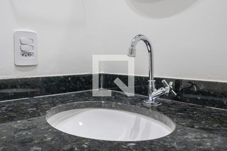 Banheiro de apartamento para alugar com 1 quarto, 25m² em Pinheiros, São Paulo